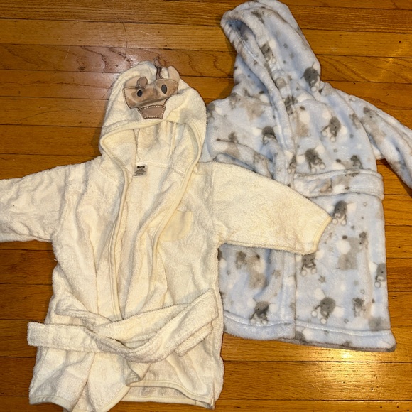 Bundle of 2 baby towels 9 months and 12 + months - Picture 10 of 16